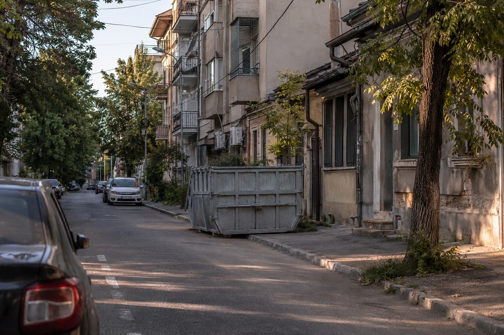de-ce-tot-mai-multi-proprietari-renunta-la-sacii-de-gunoi-in-favoarea-unui-container.jpg