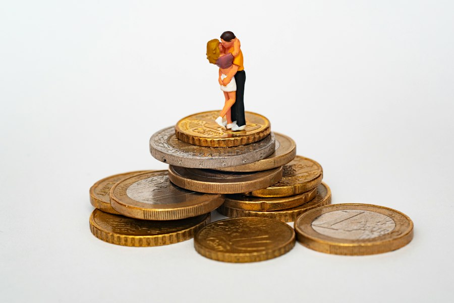 Photo relationship with money